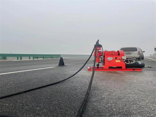 吉隆马路路基路面开裂下沉注浆加固灌浆